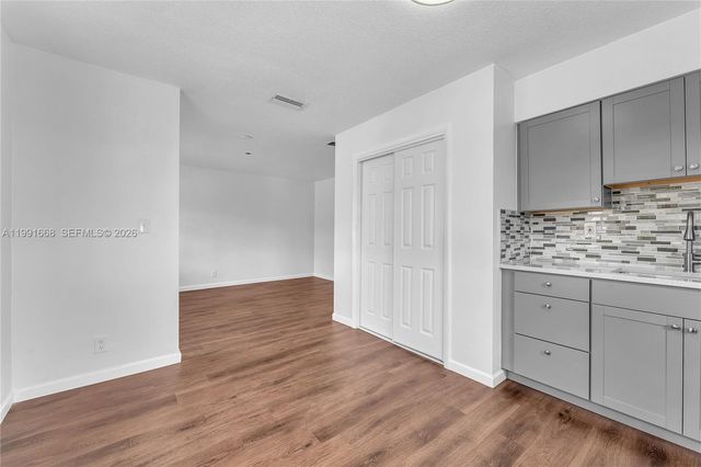 3750 SW 59th Ave 3, Davie, FL 33314