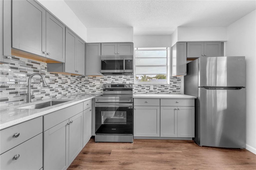 3750 SW 59th Ave 3, Davie, FL 33314