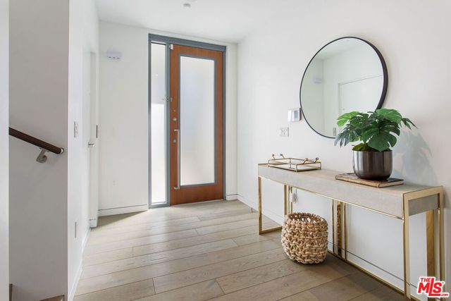 8600 Wilshire Boulevard TH 2, Beverly Hills, CA 90211