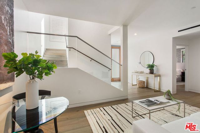 8600 Wilshire Boulevard TH 2, Beverly Hills, CA 90211