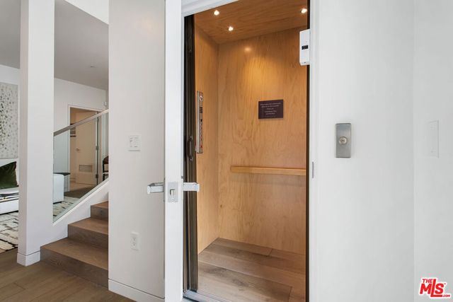 8600 Wilshire Boulevard TH 2, Beverly Hills, CA 90211