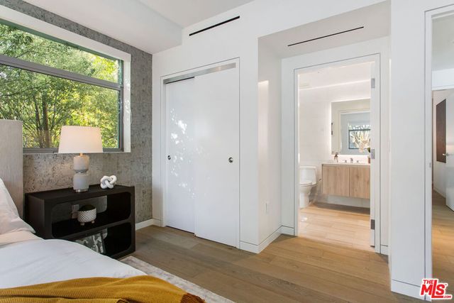 8600 Wilshire Boulevard TH 2, Beverly Hills, CA 90211