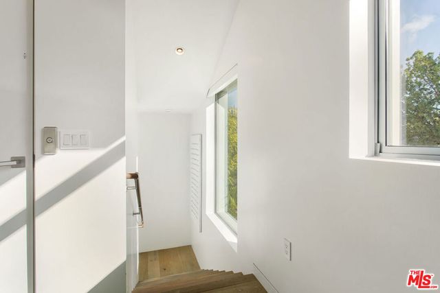 8600 Wilshire Boulevard TH 2, Beverly Hills, CA 90211