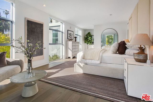 8600 Wilshire Boulevard TH 2, Beverly Hills, CA 90211