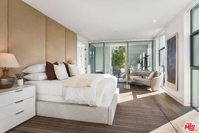 8600 Wilshire Boulevard TH 2, Beverly Hills, CA 90211