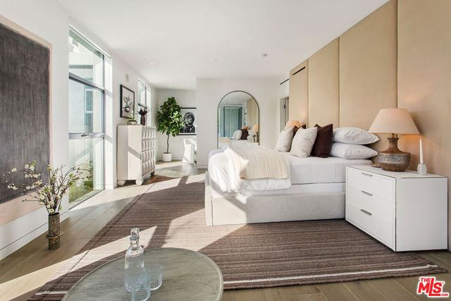 8600 Wilshire Boulevard TH 2, Beverly Hills, CA 90211