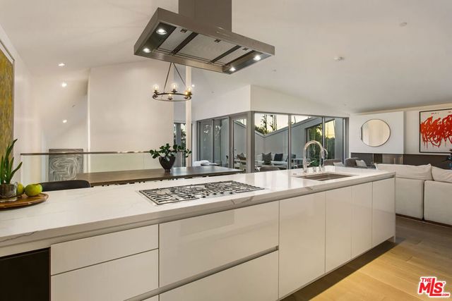 8600 Wilshire Boulevard TH 2, Beverly Hills, CA 90211