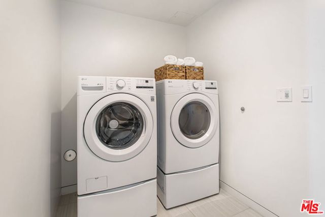 8600 Wilshire Boulevard TH 2, Beverly Hills, CA 90211