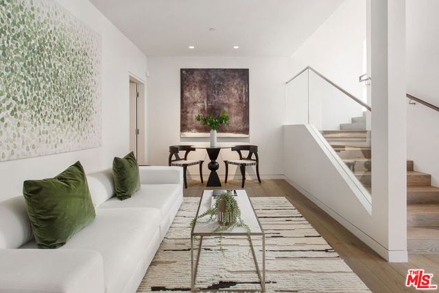 8600 Wilshire Boulevard TH 2, Beverly Hills, CA 90211