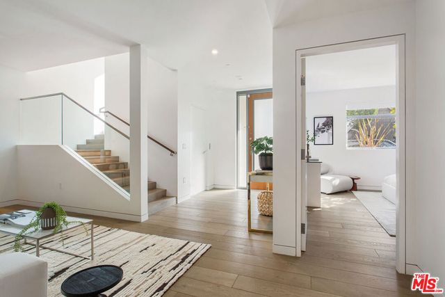 8600 Wilshire Boulevard TH 2, Beverly Hills, CA 90211