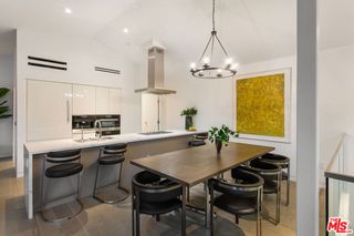 8600 Wilshire Boulevard TH 2, Beverly Hills, CA 90211