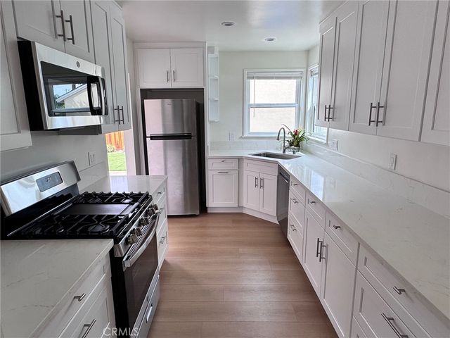 6838 Amestoy, Lake Balboa, CA 91406