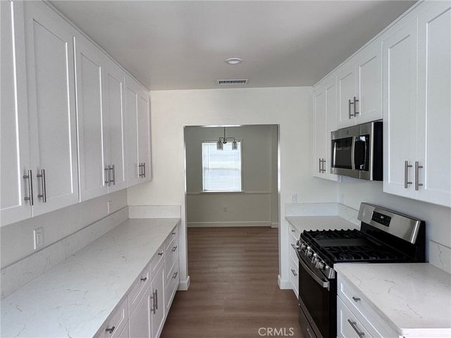 6838 Amestoy, Lake Balboa, CA 91406