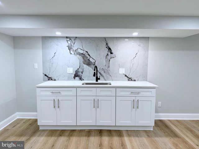 56 E TULPEHOCKEN ST, Philadelphia, PA 19144