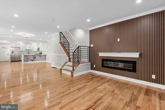 56 E TULPEHOCKEN ST, Philadelphia, PA 19144