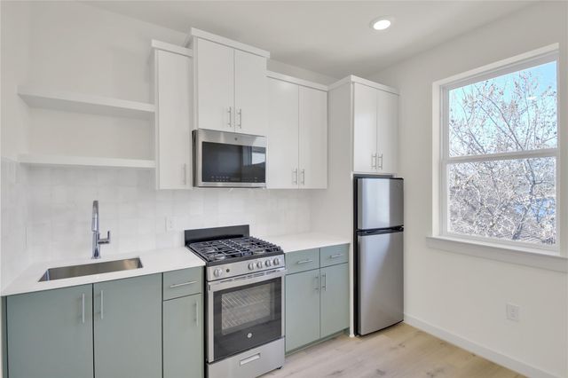 7208 Providence Ave 1, Austin, TX 78752