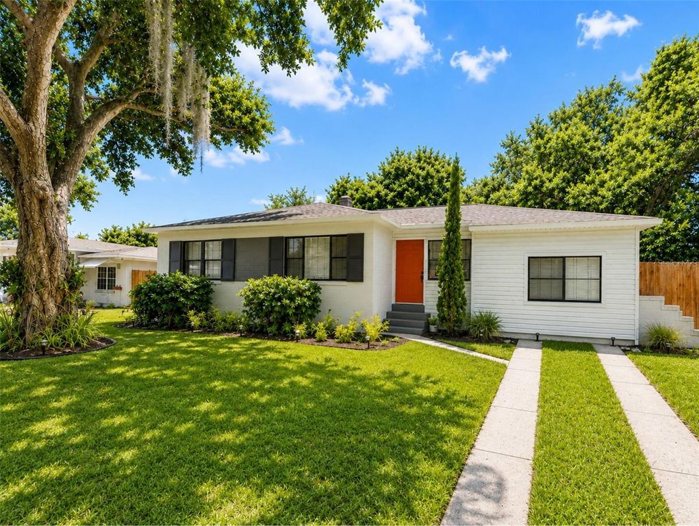 1330 MONTEREY DRIVE, Eustis, FL 32726