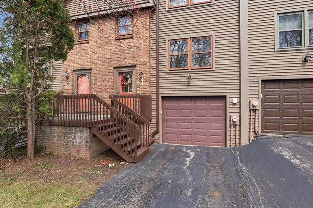 4 Chesterton Court, Perinton, NY 14450