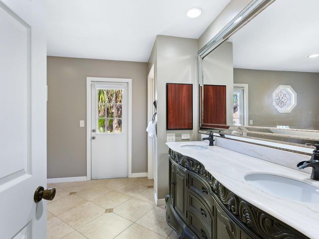 1533 OAK WAY, Sarasota, FL 34232