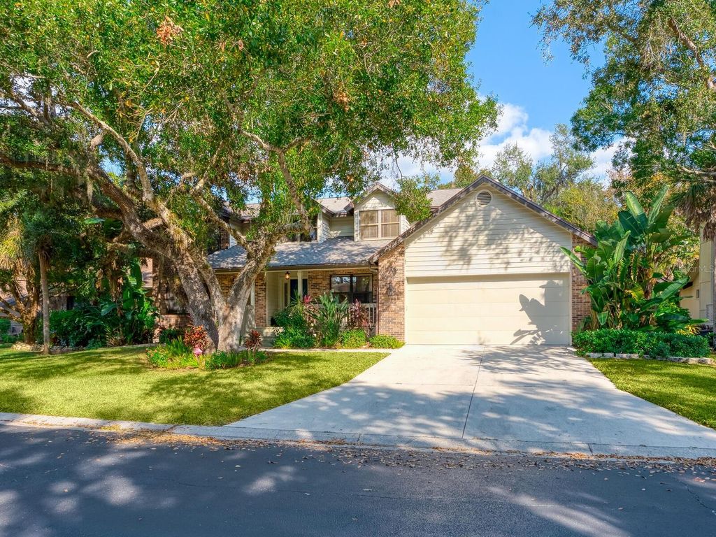 Image 2 of property listing at 1533 OAK WAY, Sarasota, FL 34232
