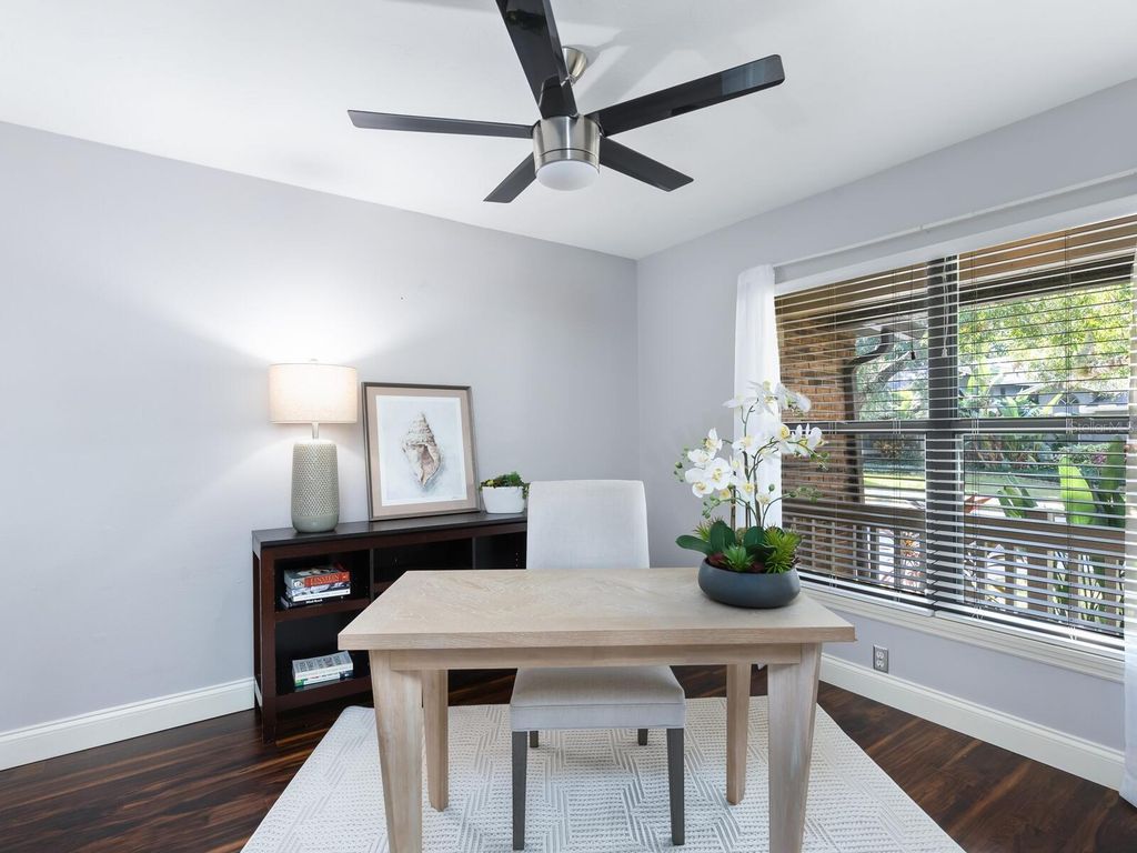 Image 27 of property listing at 1533 OAK WAY, Sarasota, FL 34232