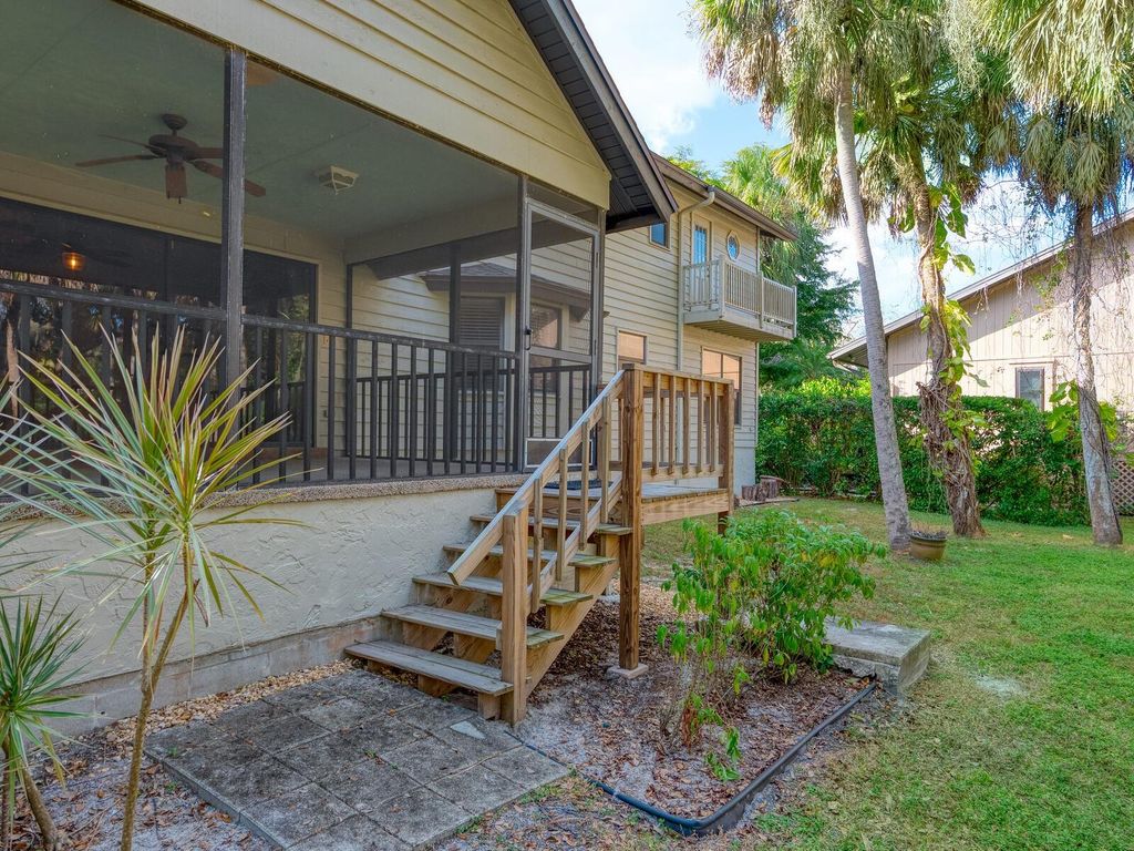 Image 33 of property listing at 1533 OAK WAY, Sarasota, FL 34232