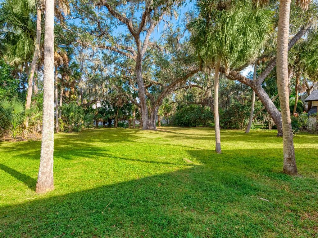 Image 34 of property listing at 1533 OAK WAY, Sarasota, FL 34232