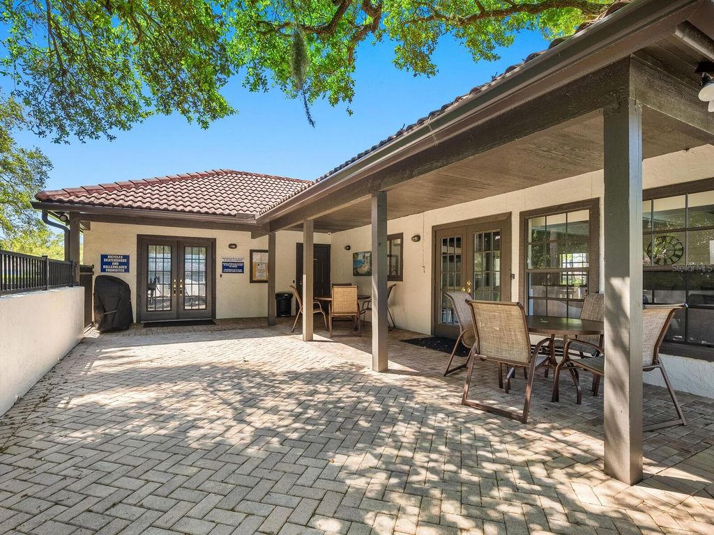 Image 45 of property listing at 1533 OAK WAY, Sarasota, FL 34232