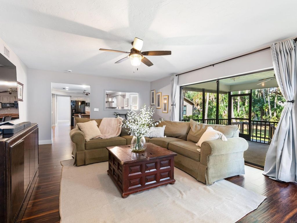 Image 9 of property listing at 1533 OAK WAY, Sarasota, FL 34232