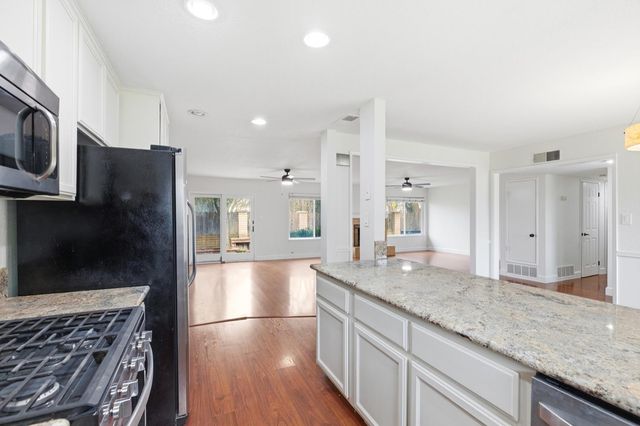 9706 Parktree Way, Elk Grove, CA 95624