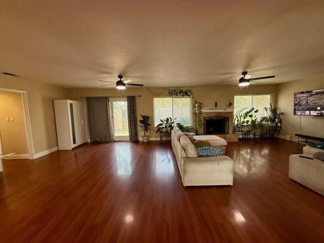 9706 Parktree Way, Elk Grove, CA 95624