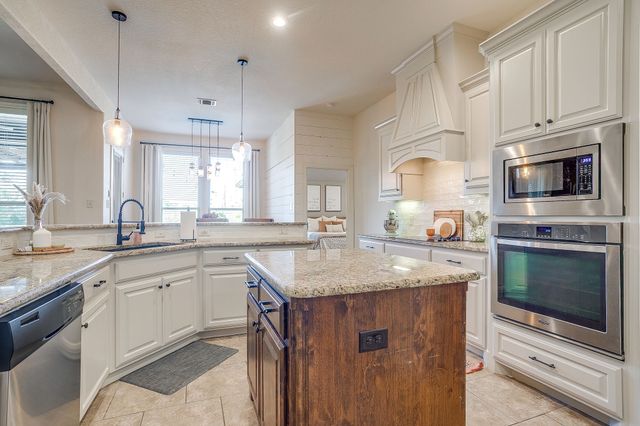 11008 Owl Creek Drive, Fort Worth, TX 76179