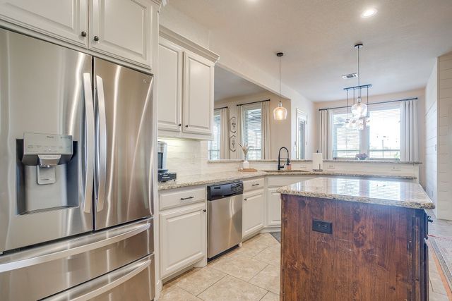 11008 Owl Creek Drive, Fort Worth, TX 76179