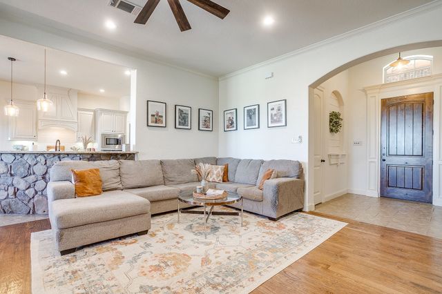 11008 Owl Creek Drive, Fort Worth, TX 76179