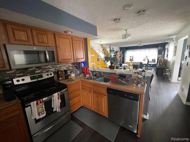 10203 Cardoni Street, Detroit, MI 48211