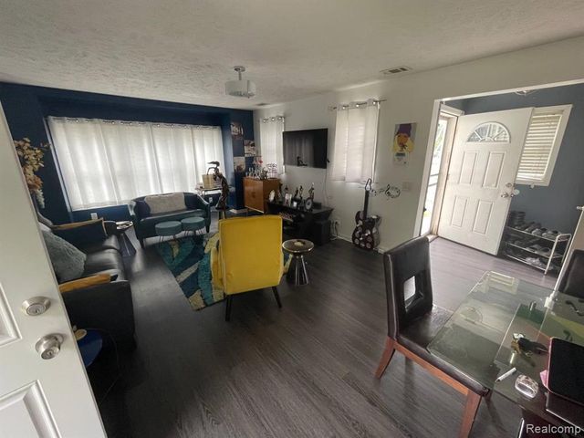 10203 Cardoni Street, Detroit, MI 48211