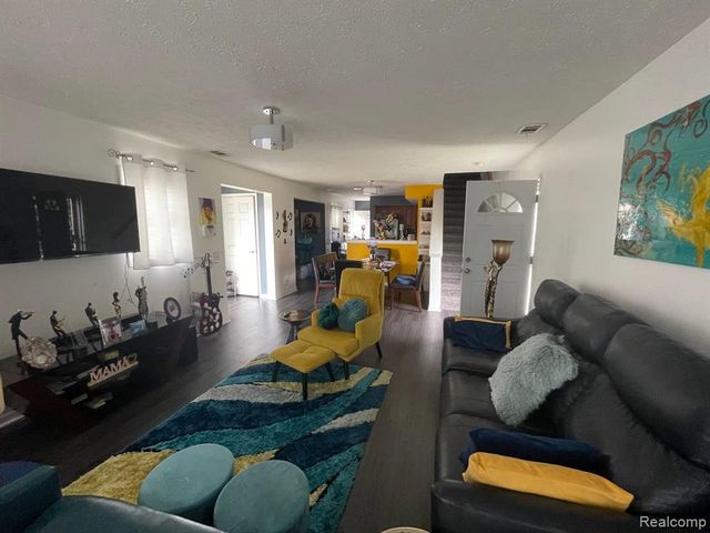10203 Cardoni Street, Detroit, MI 48211