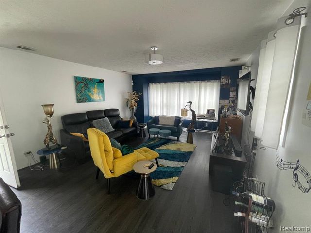10203 Cardoni Street, Detroit, MI 48211