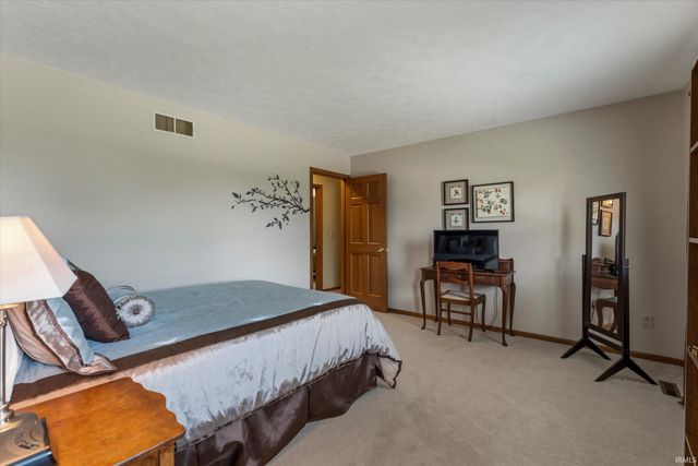 53213 Chelle Lane, Granger, IN 46530