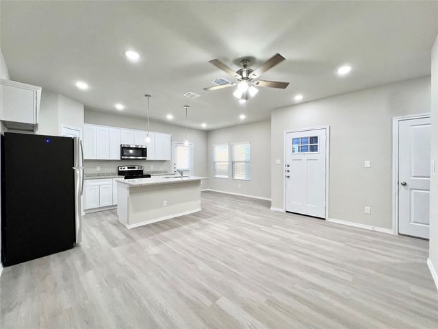 3501 E Renfro Street 403, Burleson, TX 76028