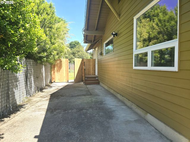 9805 N CENTRAL St, Portland, OR 97203
