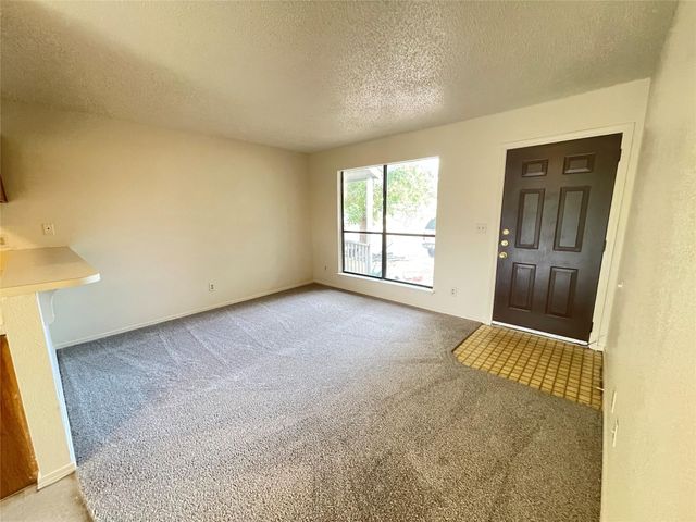 113 Hillside DR B, Elgin, TX 78621