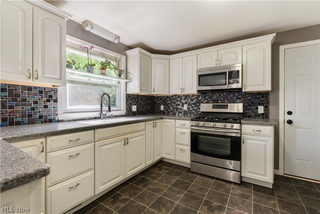 500 N Marion Avenue, Louisville, OH 44641