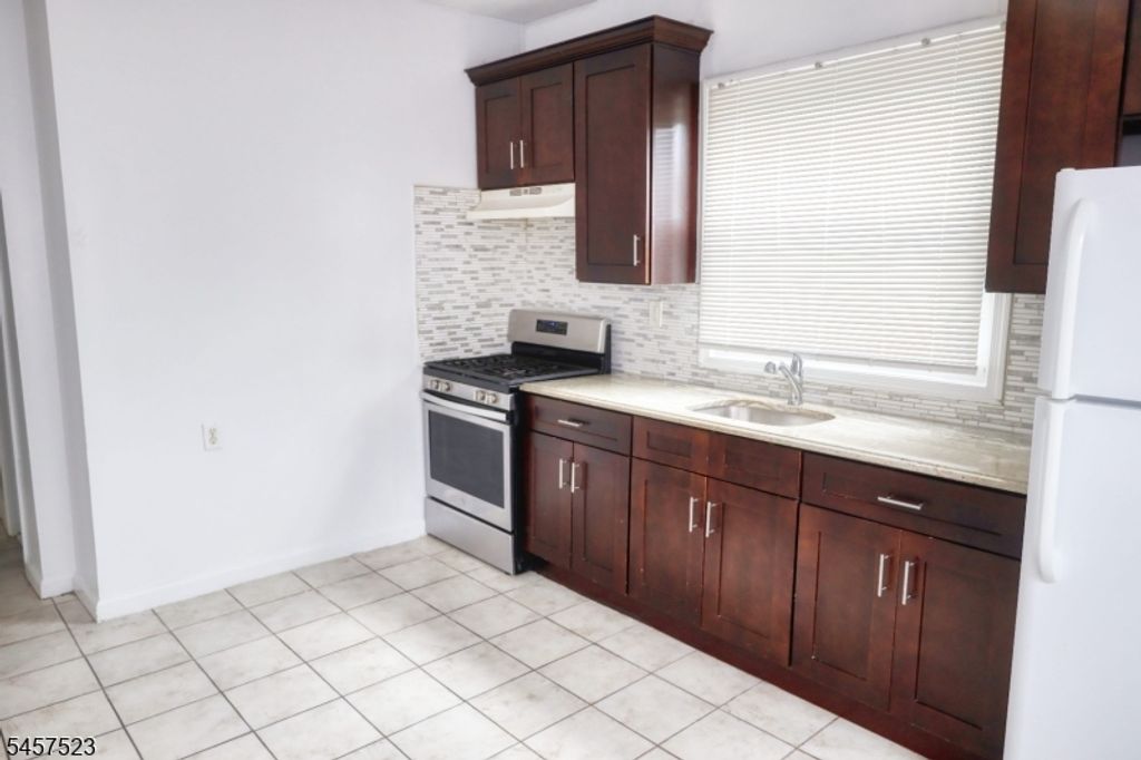9 Emerson Pl, Newark City, NJ 07114 — photo 2