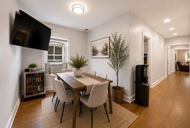 4836 W Barry Avenue, Chicago, IL 60641