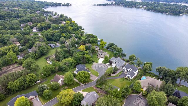 1040 Bayside Lane, Mound, MN 55364