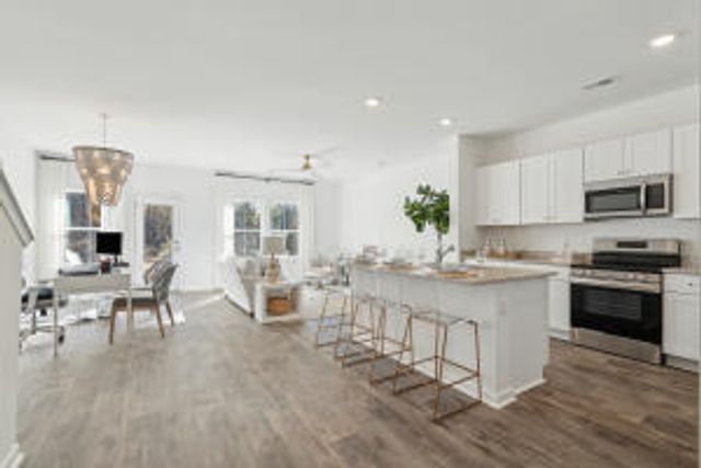 8004 Triggerfish Way, North Charleston, SC 29420