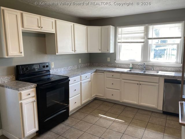 120 Pennsylvania Ave N, St Albans, WV 25177