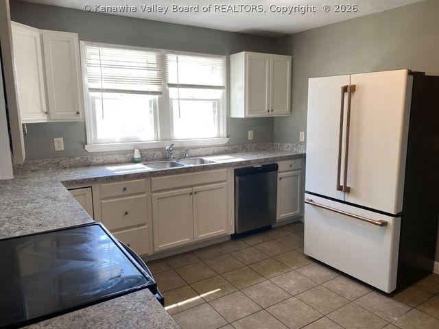 120 Pennsylvania Ave N, St Albans, WV 25177