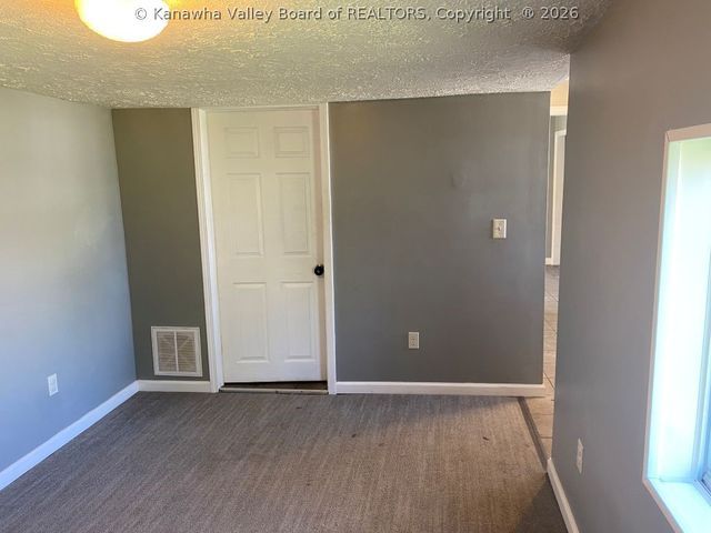 120 Pennsylvania Ave N, St Albans, WV 25177